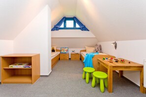 4 Schlafzimmer, Reisekinderbett, WLAN, Bettwäsche