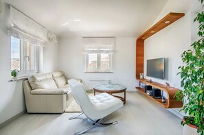 Smart-TV, Kamin, Stereoanlage