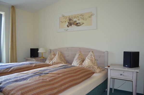 1 bedroom, desk, WiFi, bed sheets