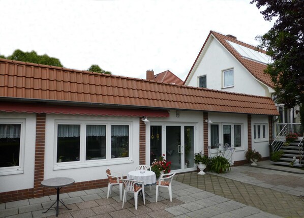 Outdoor dining - Double room 3. 3 - Apartments Güstrow (Güstrow)