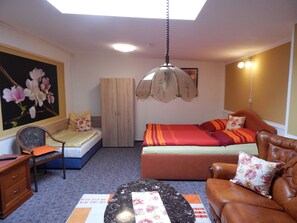 1 bedroom, bed sheets - Double room 3. 3 - Apartments Güstrow (Güstrow)