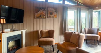 La Lune Comfort 6p - Three Bedroom Chalet, Sleeps 6