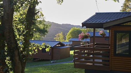 Property grounds. La Lune Comfort 6p - Three Bedroom Chalet, Sleeps 6