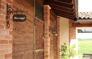 تفاصيل الفندق من الخارج