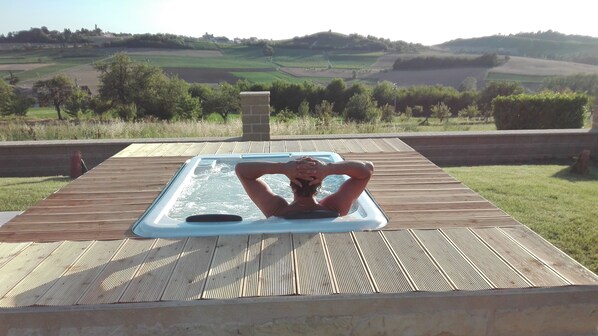 مغطس سبا خارجي