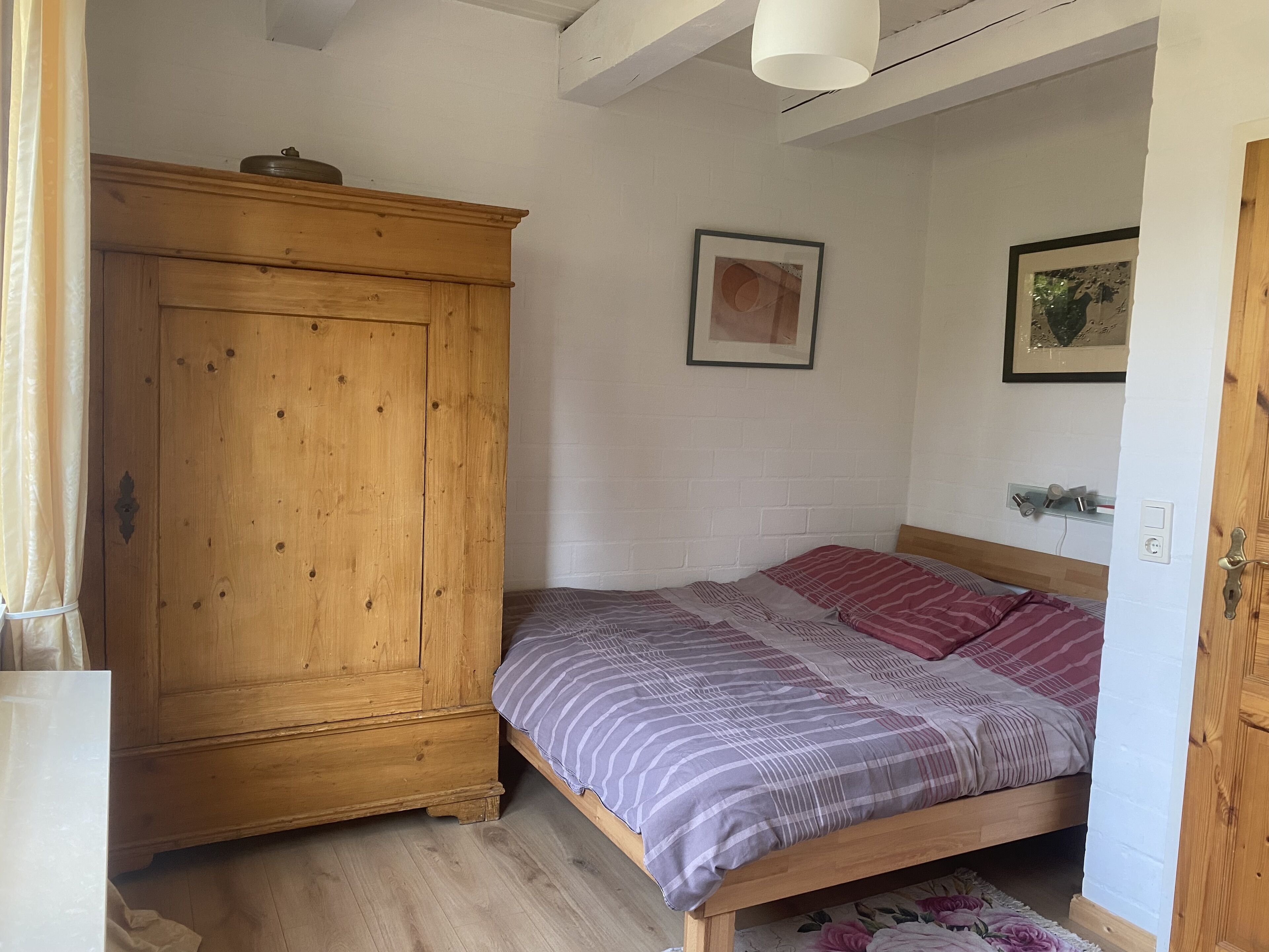 2 chambres, bureau, chambres insonorisées, fer et planche à repasser