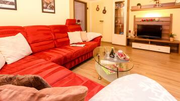 Fernseher, Bücher, Stereoanlage