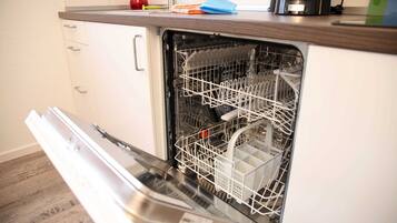 Refrigerador, microondas, horno, lavavajillas