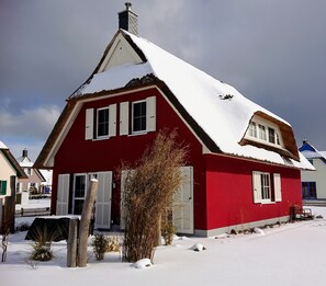 Exterior - **** Thatched property - perfect for families with dogs (Zierow)