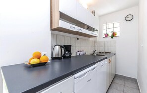 Kühlschrank, Herdplatte, Geschirrspüler