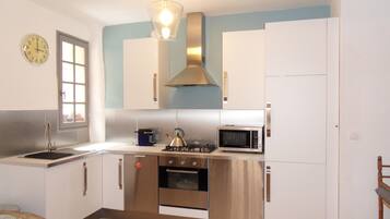 雪櫃、微波爐、焗爐、爐具