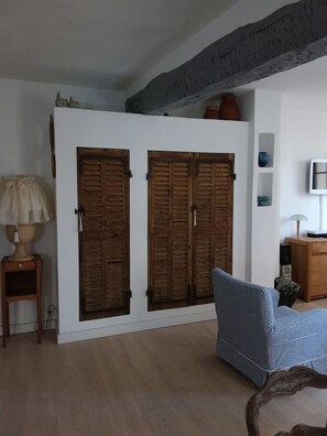 2 bedrooms, in-room safe, iron/ironing board, travel crib