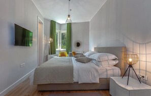 4 chambres, coffres-forts dans les chambres, lit parapluie