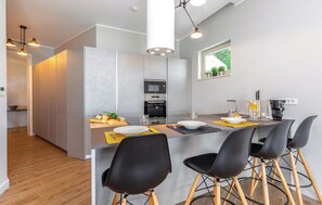 Réfrigérateur, micro-ondes, plaque de cuisson, lave-vaisselle
