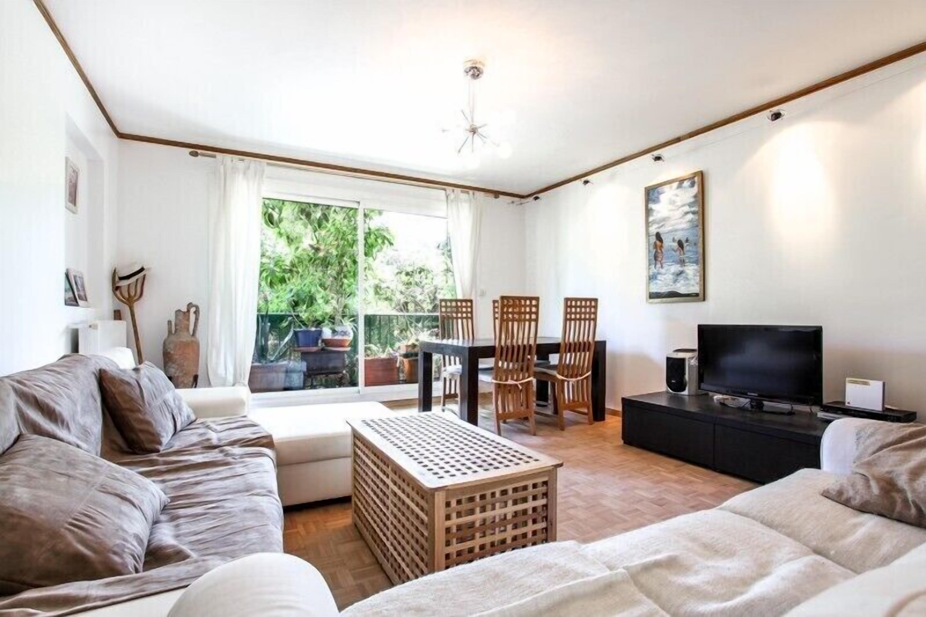 Télévision, chaîne hi-fi