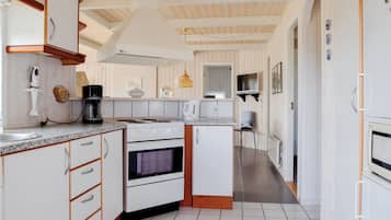 Geladeira, micro-ondas, cooktop, lava-louças