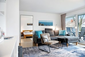 2 Schlafzimmer, Zimmersafe, Schreibtisch, Bügeleisen/Bügelbrett