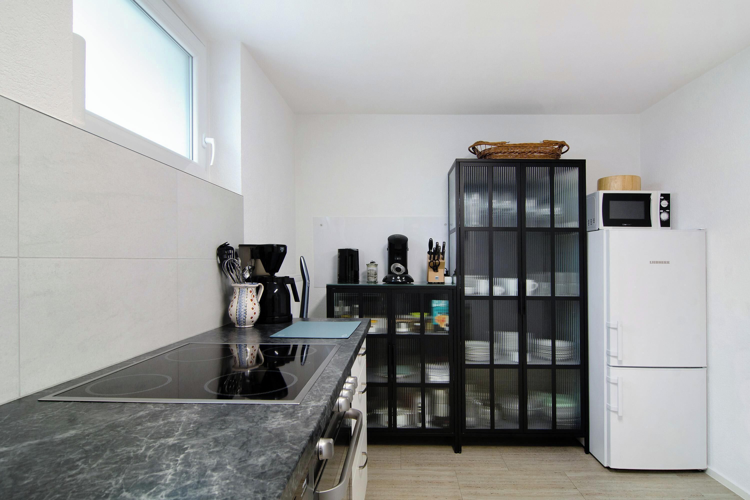 雪櫃、微波爐、焗爐、爐具