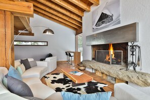 Smart TV, fireplace, stereo, offices