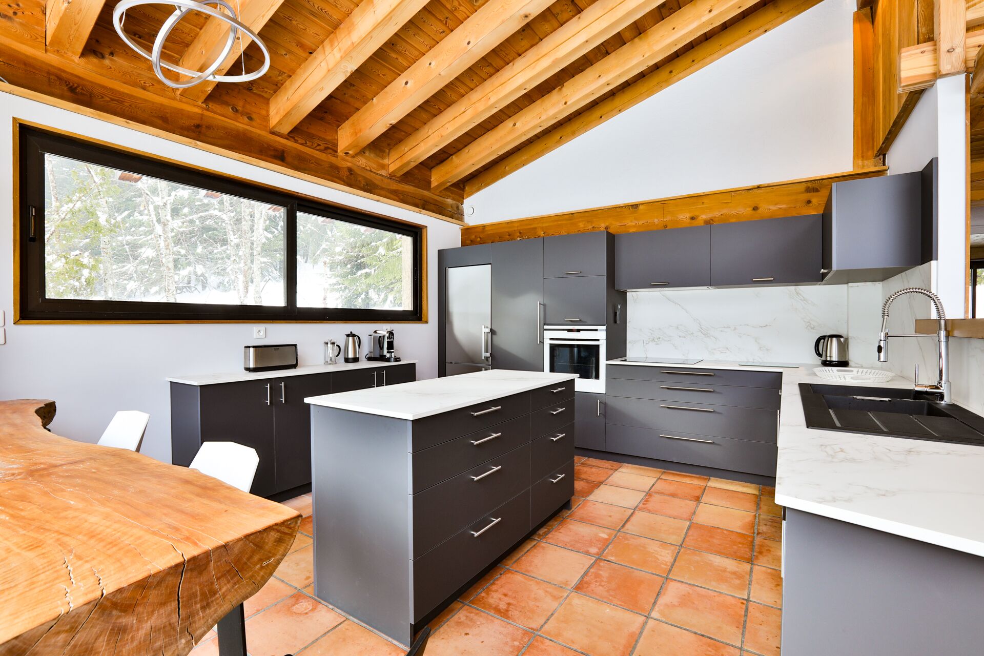 Frigorifero, microonde, forno, piano cottura