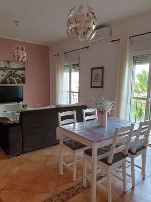 Dining - Apartamento Mar cerca del playa (Isla del Mora)