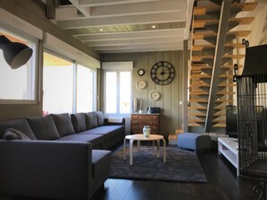 TV, DVD player, books, stereo