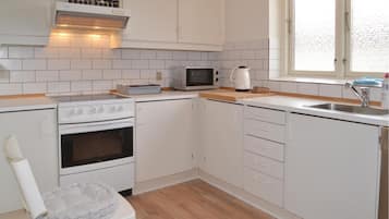 Réfrigérateur, plaque de cuisson, lave-vaisselle, cafetiÚre/bouilloire