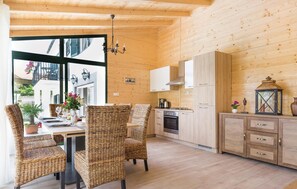 Réfrigérateur, four à micro-ondes, surface de cuisson, lave-vaisselle