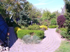 Property grounds - Here you will find harmony for the soul and body, garden & house are inviting (Damp)