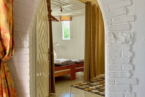 Combined shower/tub, hair dryer, towels, soap
