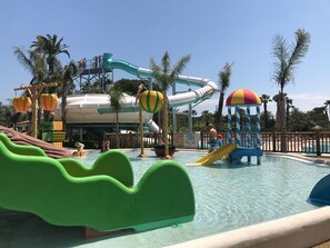 室内游泳池，室外游泳池