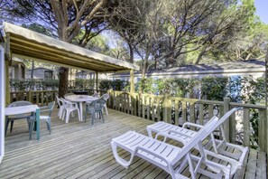 Outdoor dining - Mobil home with all comfort, with terrace in dream campsite with swimming pools (Fréjus)