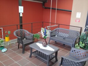 Una televisión de pantalla plana