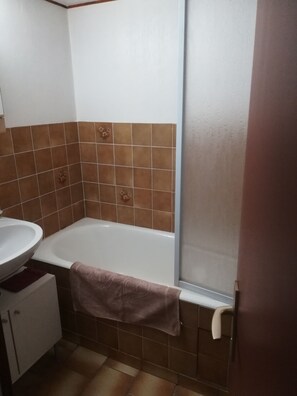 Kombinert dusj/badekar og hårføner