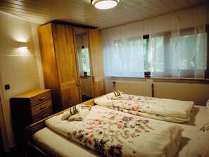 2 bedrooms, desk, free WiFi, bed sheets