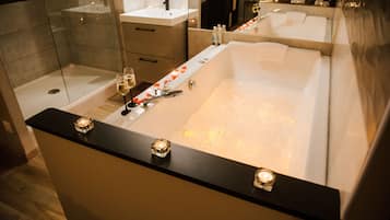 Badewanne, Whirlpool, Regendusche, Haartrockner