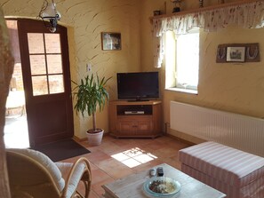 Flat-screen TV, stereo