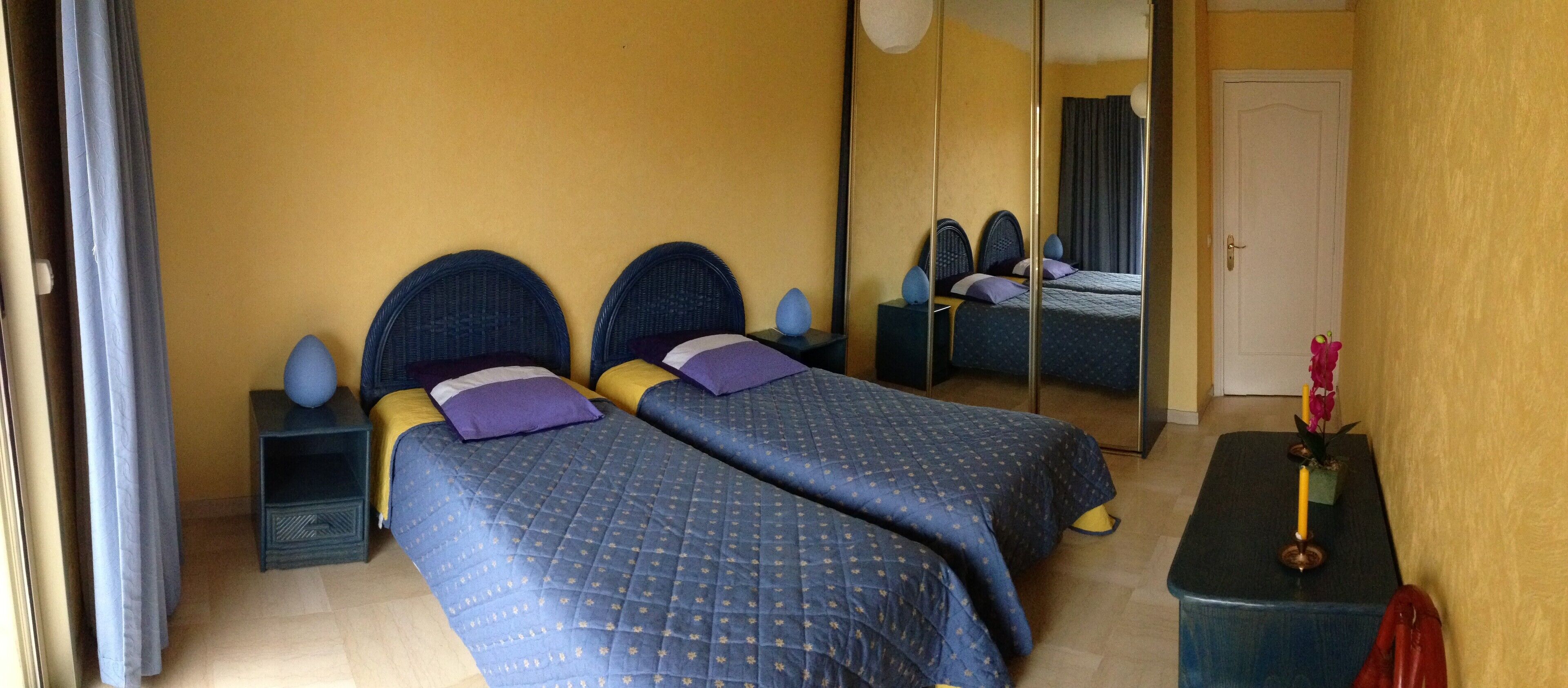 2 slaapkamers, een strijkplank/strijkijzer, reisbedje, gratis wifi