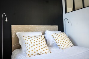 1 quarto, Wi-Fi de cortesia, roupa de cama