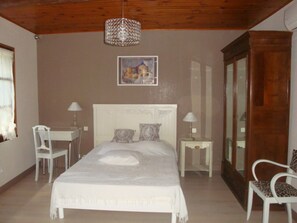 2 bedrooms, iron/ironing board, travel cot, free WiFi - MAISON DE L'HORTE IN THE HEART OF CORBIERES (Durban-Corbières)