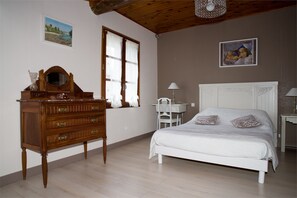 2 bedrooms, iron/ironing board, travel crib, free WiFi