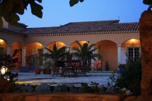 屋外ダイニングエリア