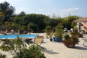 A heated pool - Little paradise, close to Arles, Provence, spacious terrace and pool (Arles)