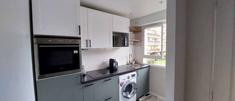 Réfrigérateur, four, grille-pain