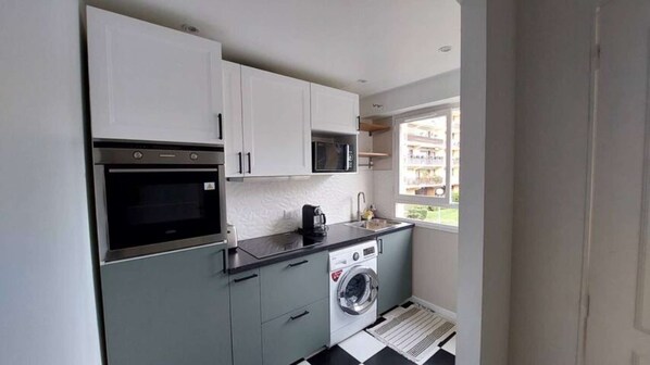 Réfrigérateur, four, grille-pain