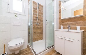 Shower - Gorgeous home in Trogir with sauna (Trogir)