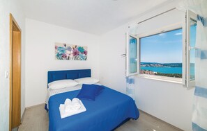 6 bedrooms, travel cot, free WiFi, bed sheets