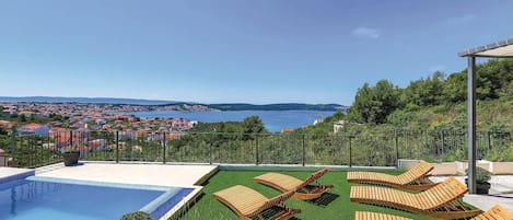 Utendørsbasseng
