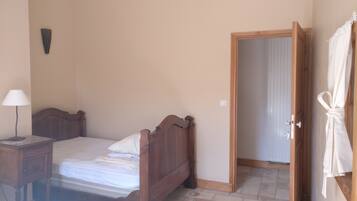 6 Schlafzimmer, Bügeleisen/Bügelbrett, kostenloses WLAN, Bettwäsche