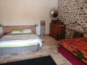 6 Schlafzimmer, Bügeleisen/Bügelbrett, kostenloses WLAN, Bettwäsche